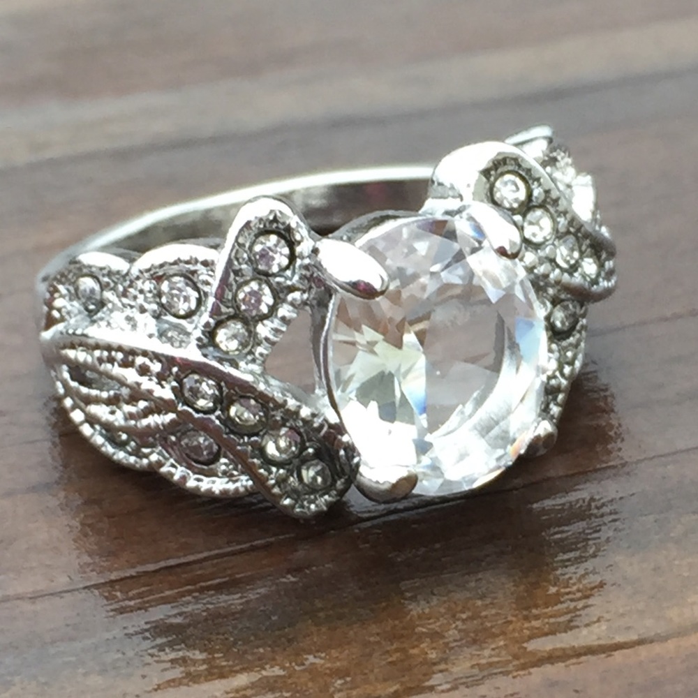 White Zircon white gold ring w/ multiple cz stones